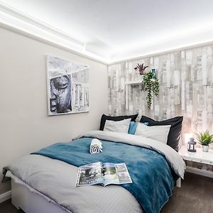 Roeck Premier Downtown Residence